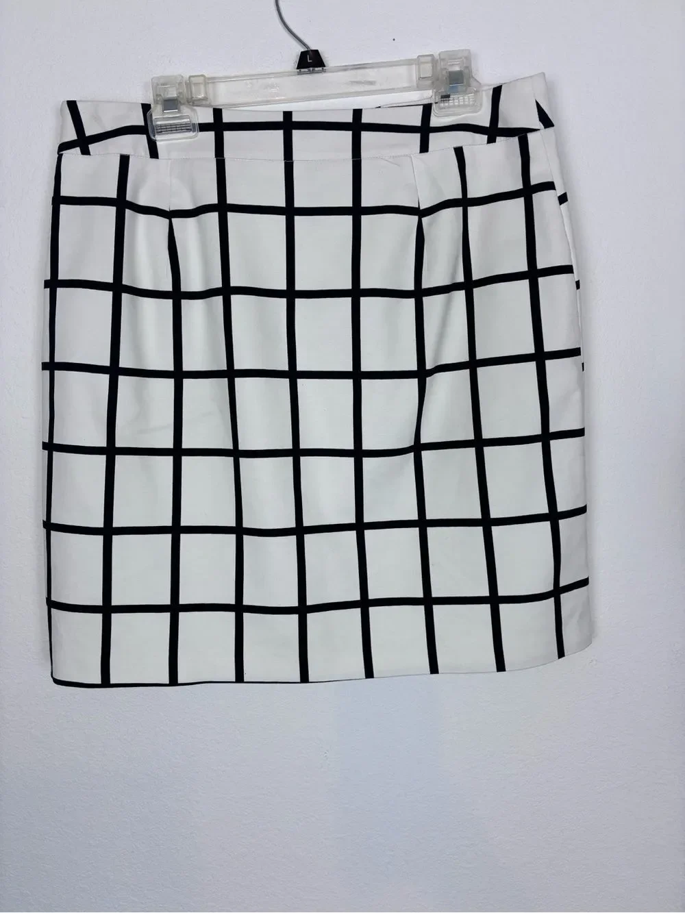 WHBM Unique Pleat White & Black Windowpane Skirt w/front side pleat steps up